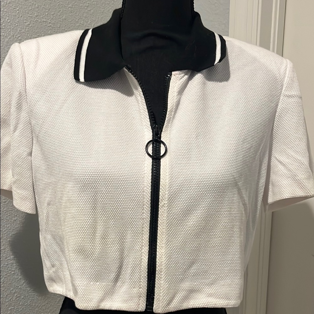 Cache White and Black zipper Front, with shoulder pads, cropped